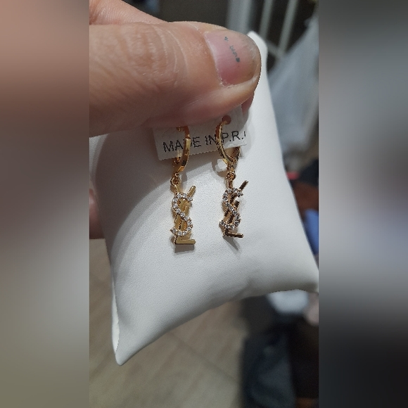 Fashion design earings - Picture 2 of 2